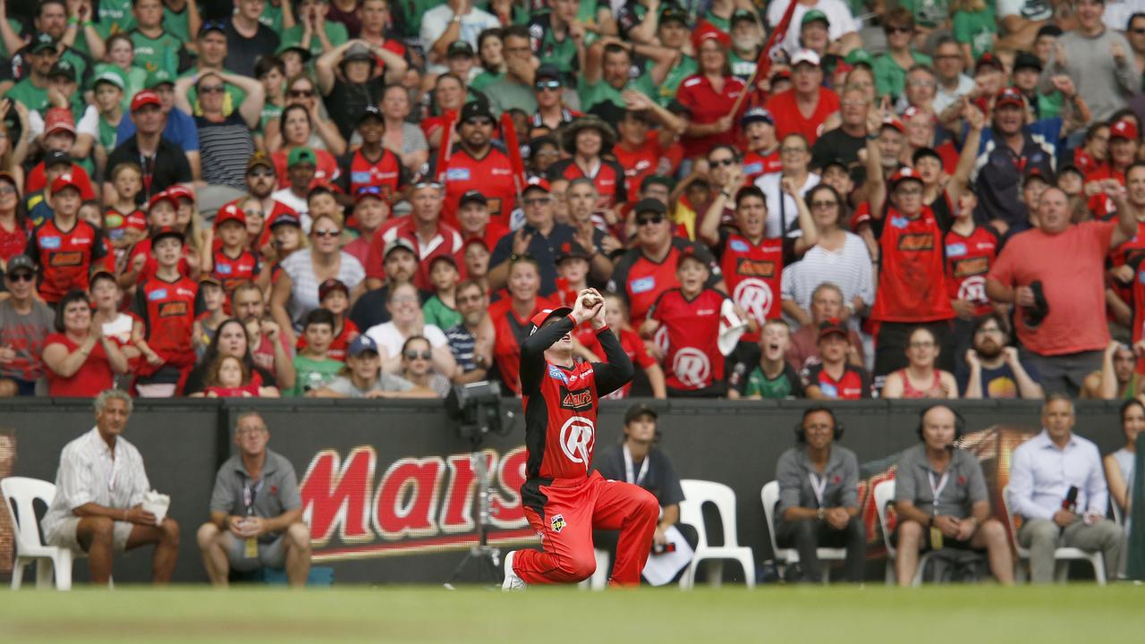 Mackenzie Harvey takes a catch to dismiss Glenn Maxwell. Photo: Darrian Traynor/Getty Images.