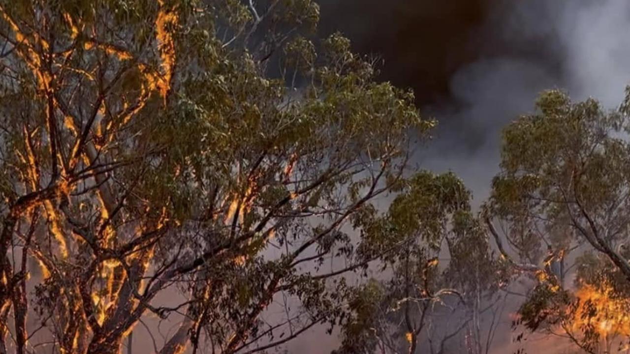 Western Victorian communities under threat as bushfires rage