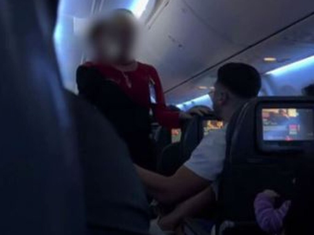 Zakir Slaimankhel repeatedly demanded the flight attendant apologise. Source: TikTok