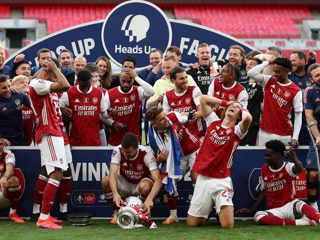 Fa Cup Final Arsenal Defeat Chelsea Fan Celebrations Go Wild Video