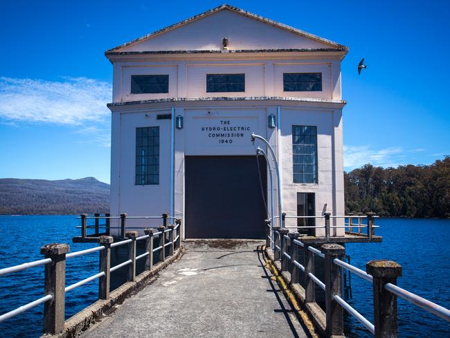 PUMPHOUSE POINT, TASMANIA .. for Alice Hansen story .. a view of the Pumphouse on Lake St. Claire. Picture: Tourism Tasmania