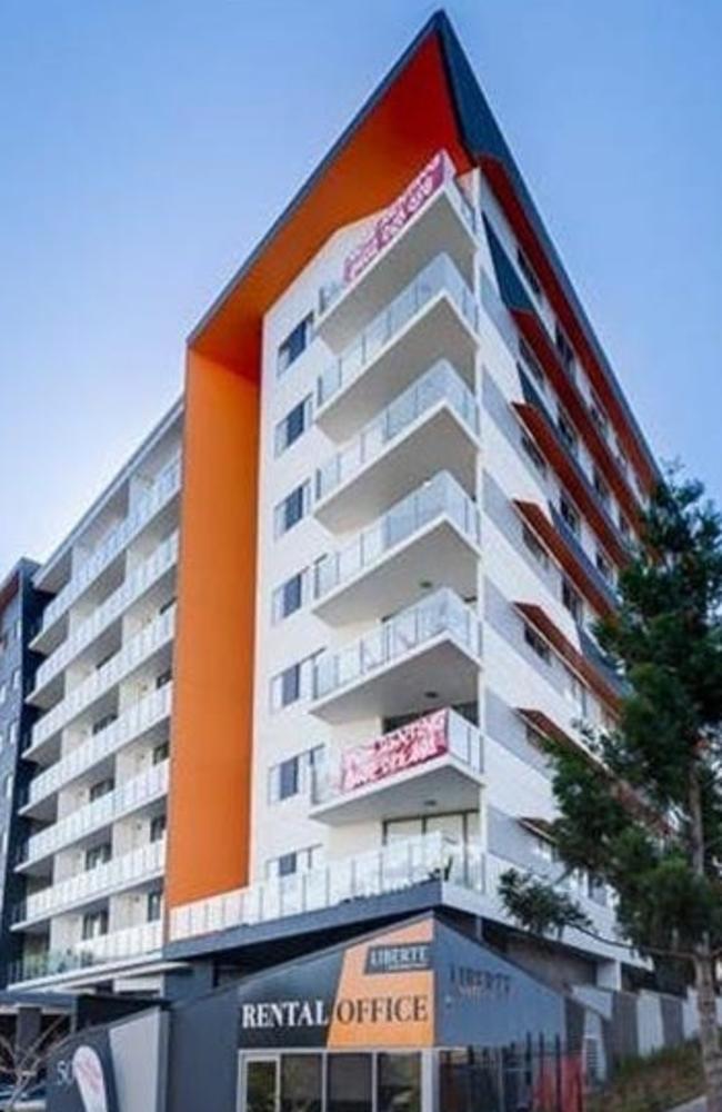 A Kangaroo Point airconditioned apartment with one bedroom, one bathroom and one parking spot is $550 a week to tent.