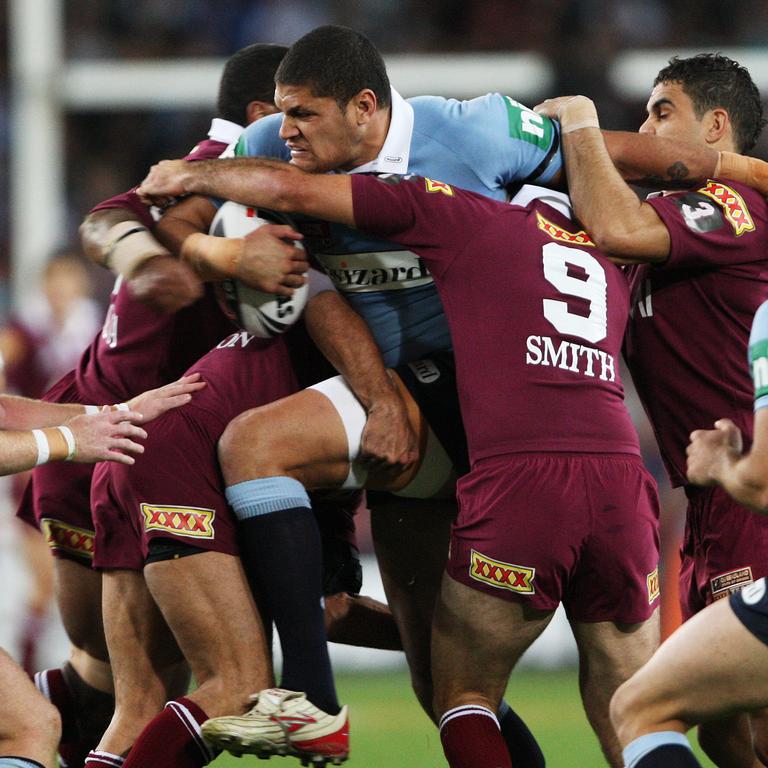 Willie Mason breaking tackles for the Blues. Photo: Phil Hillyard.
