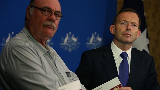 Member for Leichhardt Warren Entsch with then-Prime Minister Tony Abbott at a press conference in 2015. Photo: Marc McCormack/File