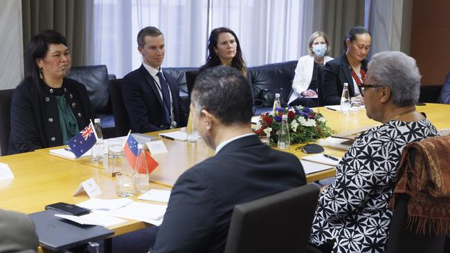 Nanaia Mahuta (L) in bilateral talks with Samoan Prime Minister Fiame Naomi Mata'afa this week. Picture: Getty Images.