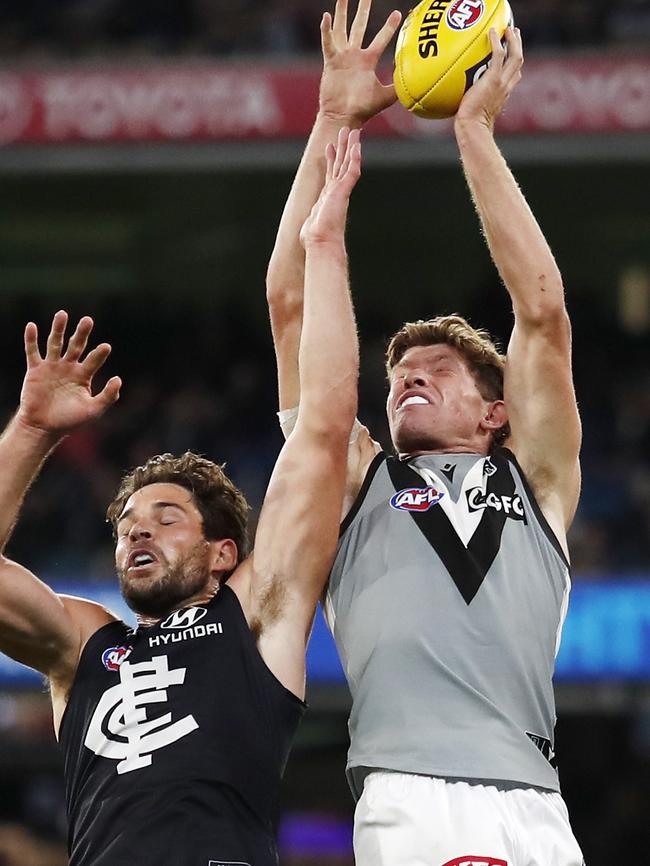 Mitch Georgiades marks the ball over fellow tall Levi Casboult at the MCG.