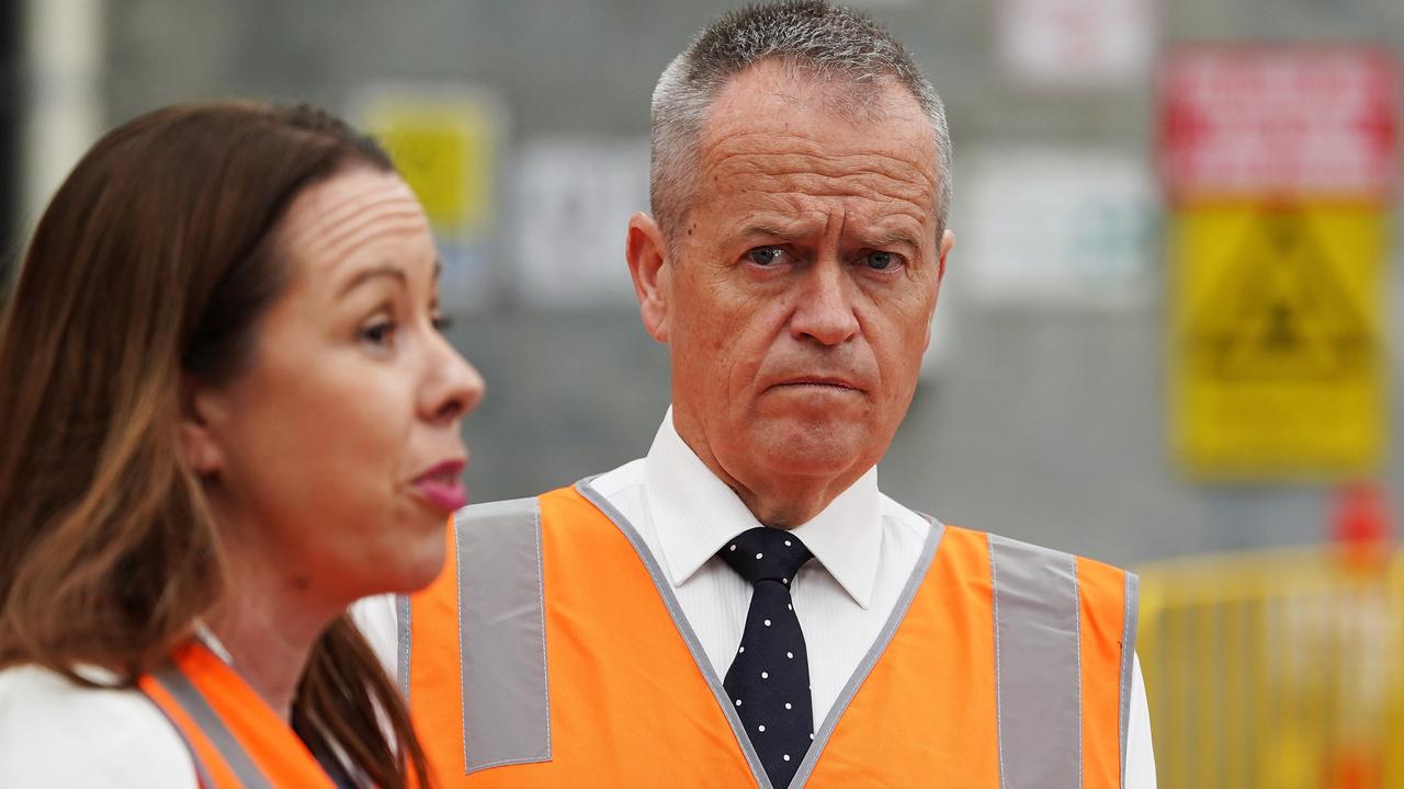 Foodbank Australia chief executive Brianna Casey (left) speaks with former federal Labor leader Bill Shorten in 2018. Ms Casey has warned that more Australians are falling into food insecurity. Picture: Stefan Postles/ AAP