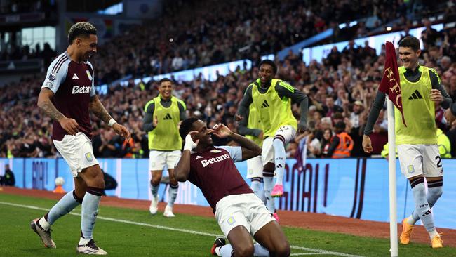 Aston Villa's Columbian striker #09 Jhon Duran (C) celebrates with teammates after scoring his team's third goal during the English Premier League football match between Aston Villa and Everton at Villa Park in Birmingham, central England on September 14, 2024. (Photo by Darren Staples / AFP) / RESTRICTED TO EDITORIAL USE. No use with unauthorized audio, video, data, fixture lists, club/league logos or 'live' services. Online in-match use limited to 120 images. An additional 40 images may be used in extra time. No video emulation. Social media in-match use limited to 120 images. An additional 40 images may be used in extra time. No use in betting publications, games or single club/league/player publications. /