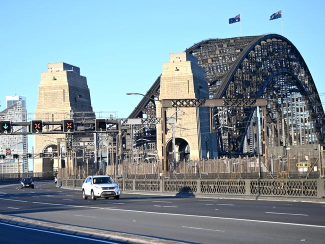 SYDNEY, AUSTRALIA - NewsWire Photos, JULY 22, 2021.  Light traffic on the Sydney Harbour Bridge at peak hour this morning as Sydney continues  Covid Lockdown.Picture: NCA NewsWire / Jeremy Piper