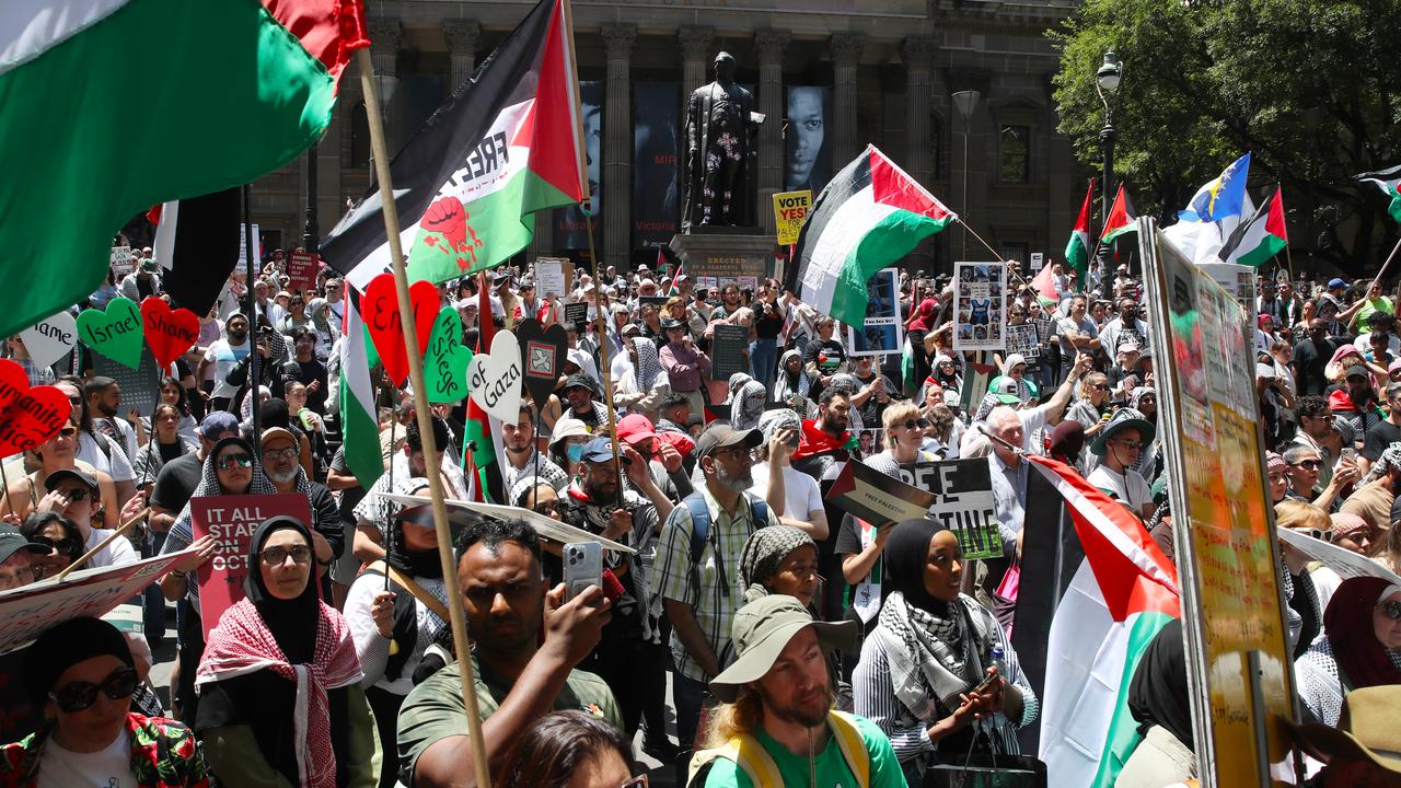 The Melbourne protesters at the State Library on Sunday. Picture: NCA NewsWire / David Crosling