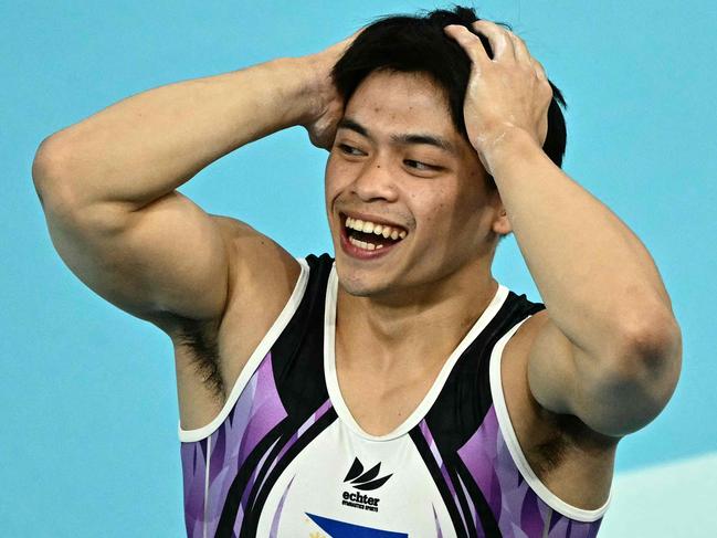 TOPSHOT - Philippines' Carlos Edriel Yulo celebrates winning the gold medal at the end of the artistic gymnastics men's vault final during the Paris 2024 Olympic Games at the Bercy Arena in Paris, on August 4, 2024. (Photo by Gabriel BOUYS / AFP)