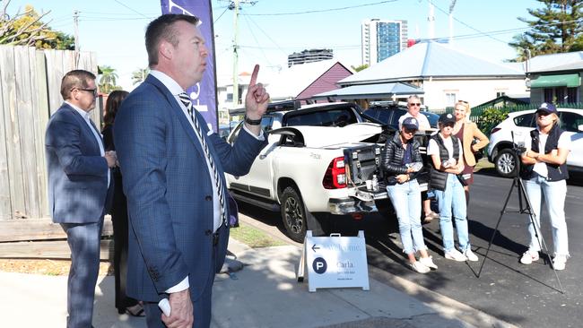 Paul Curtain Auctioneer at an auction pre-restriction at 15 Blackall Tce. Social distancing will now be mandatory. Picture: Annette Dew