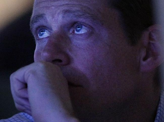 NEW YORK, NY - AUGUST 21: A trader works on the floor of the New York Stock Exchange (NYSE) on August 21, 2015 in New York City. The Dow fell over 500 points in trading today as global markets continue to react to economic events in China. Spencer Platt/Getty Images/AFP == FOR NEWSPAPERS, INTERNET, TELCOS & TELEVISION USE ONLY ==