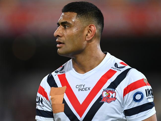 BRISBANE, AUSTRALIA - JULY 27: Daniel Tupou of the Roosters is seen wearing a shirt with the NRL logo taped off during the round 22 NRL match between Brisbane Broncos and Sydney Roosters at The Gabba on July 27, 2023 in Brisbane, Australia. (Photo by Albert Perez/Getty Images)