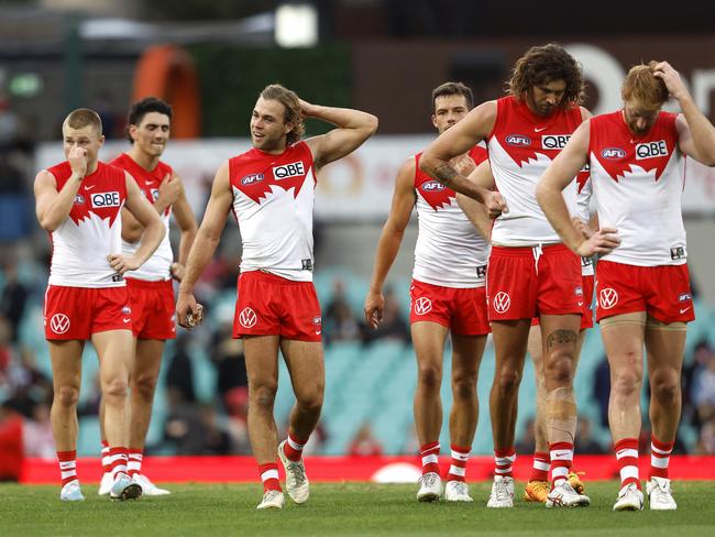 Dejected Swans during the AFL round 9 match between the Sydney Swans and Fremantle Dockers at the SCG on May 13, 2023. Photo by Phil Hillyard(Image Supplied for Editorial Use only - **NO ON SALES** - Â©Phil Hillyard )