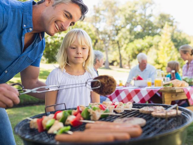 Barbecues: Outdoor kitchens, accessories and recipes for summer ...