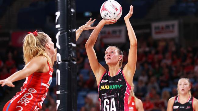 Dwan shoots against the NSW Swifts at Ken Rosewall Arena. Picture: Matt King/Getty Images