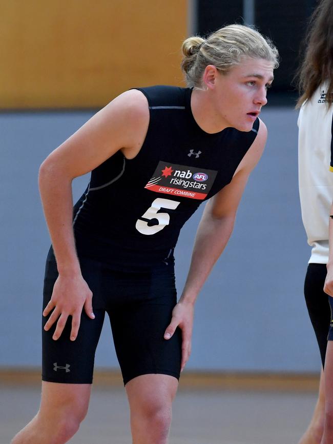 Elliot Dunkin during testing at the state draft combine. Picture: AAP/Sam Wundke