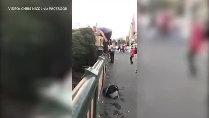 Man's epic dive into the Yarra River