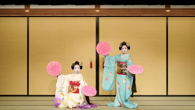 Take a sanctioned selfie with maiko at Gion Corner.