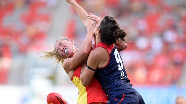 Leah Kaslar and Libby Birch only had eyes for the footy. Picture: Getty Images