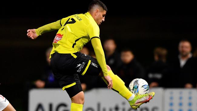 Joshua Pin in action for Heidelberg United.