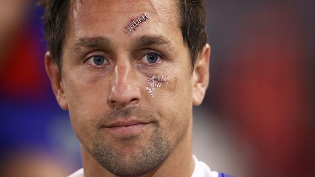 It was a tough night for Mitchell Pearce against the Tigers. (AAP Image/Brendon Thorne)