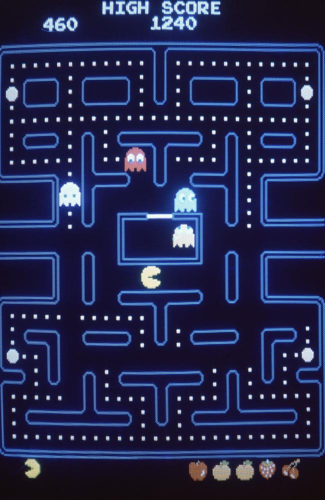 Play Pac-Man and Space Invaders on Facebook Messenger