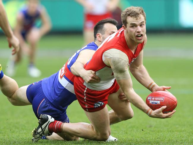 Ex-Swan Tom Mitchell will beef up Hawthorn’s midfield. Picture: Tim Carrafa