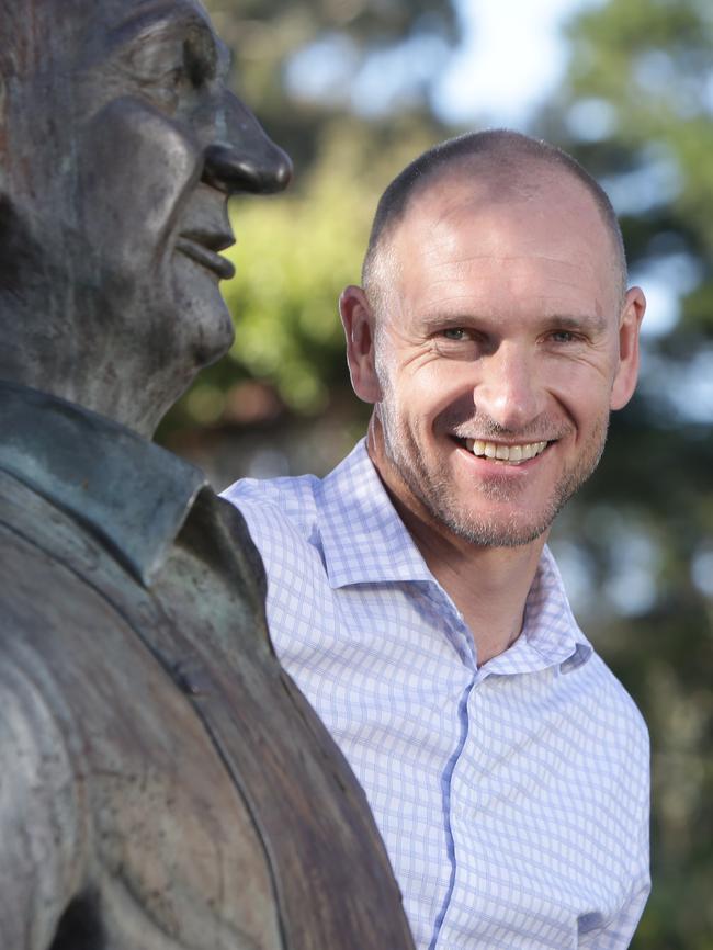 Tom Playford at Norton Summit with a statue of his grandfather and former State Premier Sir Thomas Playford.