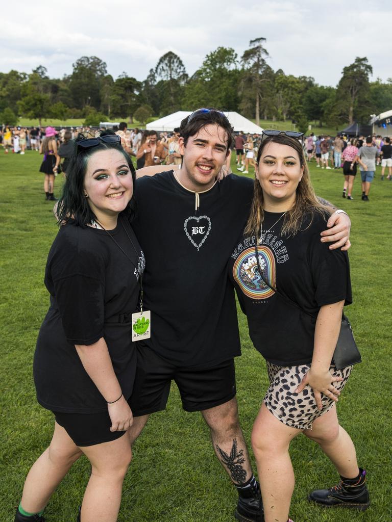 Aiden Raymond with Laura Keable (left) and Lisa Freiberg at The Backyard Series in Queens Park, Saturday, November 6, 2021. Picture: Kevin Farmer