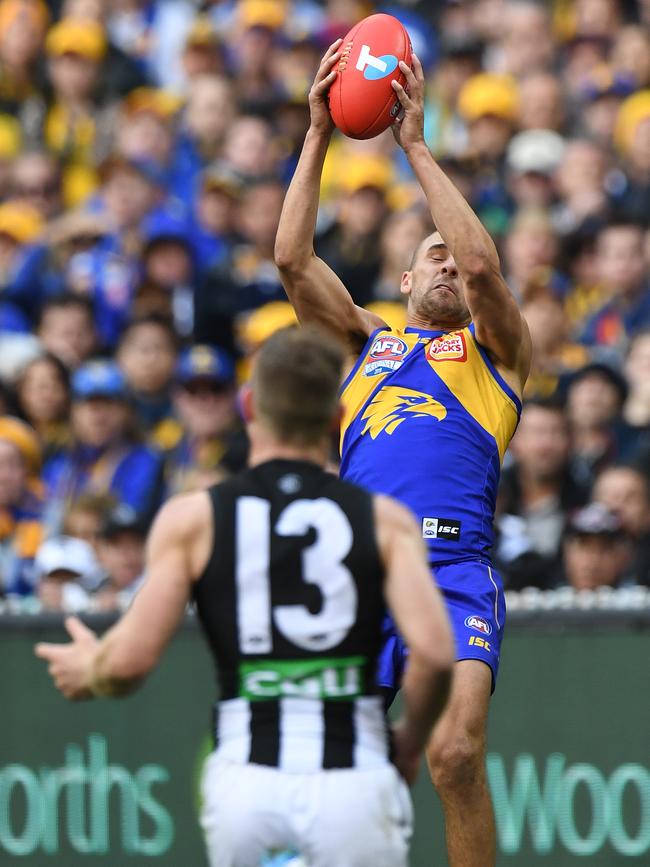 Dom Sheed marks the ball.