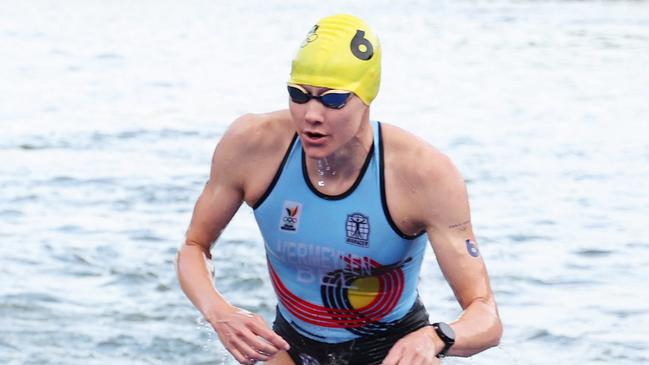 Jolien Vermeylen (R) of Team Belgium compete during Women's Individual Triathlon on day five of the Olympic Games Paris 2024 at Pont Alexandre III on July 31, 2024 in Paris, France. (Photo by Ezra Shaw/Getty Images)