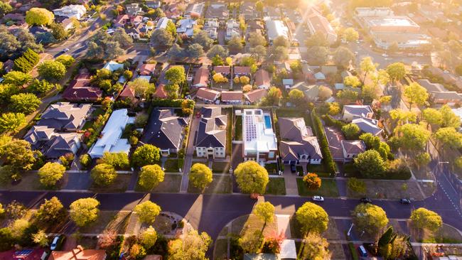 Household air conditioners, pool pumps, hot water systems and electric vehicle chargers would be switched off remotely when the power grid is under pressure.