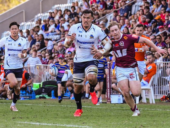 BBC old boys Ben Gunter (left) and Harry McLaughlin-Phillips (right). Queensland Reds v Saitama Panasonic Wild Knights. Picture Credit: StephenTremain.