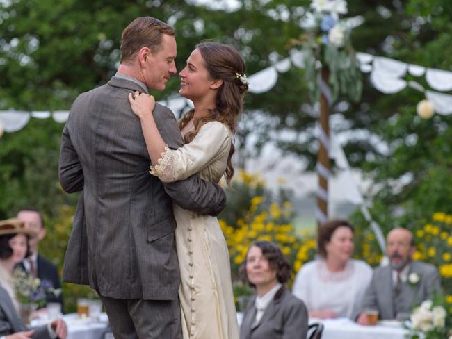 Tom Sherbourne (Michael Fassbender) and Isabel (Alicia Vikander) in a scene from THE LIGHT BETWEEN OCEANS directed by Derek Cianfrance, in cinemas November 3, 2016. An Entertainment One Films release.