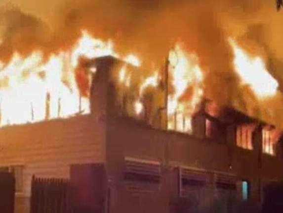 A person has died in a fire that devastated a backpackers' hostel in the North Queensland town of Bowen. Picture: ABC