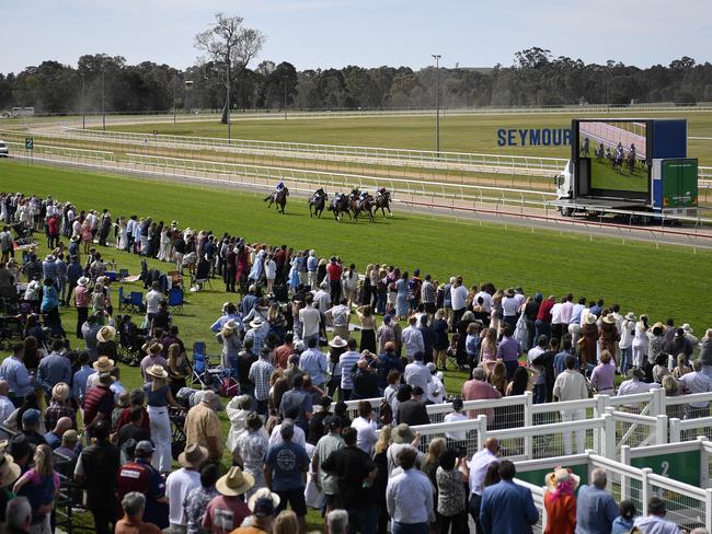 Bet365 Seymour Cup horse racing, held at Seymour racecourse Seymour, Victoria, Sunday 13th October 2024. A race nears the finish line. Picture: Andrew Batsch