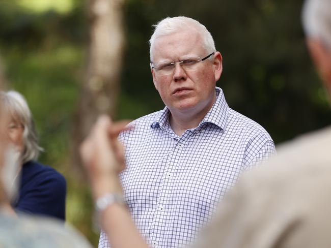 WEEKEND TELEGRAPHS SPECIAL. APRIL 14, 2022.ÃPLEASE CONTACT WEEKEND PIC EDITOR ROHAN KELLY BEFORE PUBLISHING.Pictured in Kangaroo Valley today is Gareth Ward MP speaking with residents who have been affected by floods. Picture: Tim Hunter.