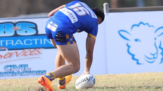 Sam Ike Tuaoi scores for Campbelltown City. Picture: Steve Montgomery