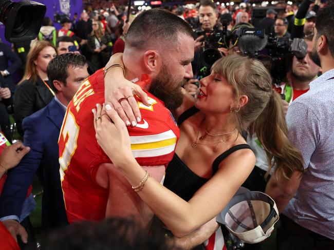 LAS VEGAS, NEVADA - FEBRUARY 11: Travis Kelce #87 of the Kansas City Chiefs kisses Taylor Swift after defeating the San Francisco 49ers 2 during Super Bowl LVIII at Allegiant Stadium on February 11, 2024 in Las Vegas, Nevada. (Photo by Ezra Shaw/Getty Images) *** BESTPIX ***