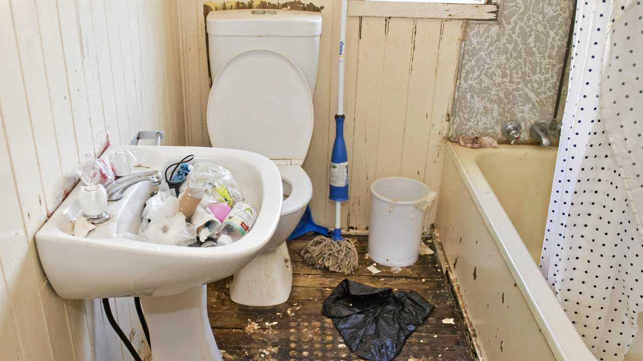 The bathroom of Joe Courte&#39;s North Toowoomba home on the day the tenant was evicted. Picture: Nev Madsen