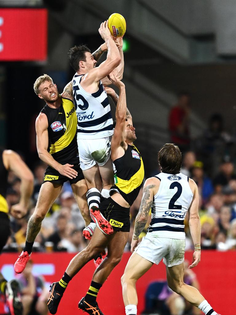 Patrick Dangerfield flies for the ball but can't hold the mark. (Photo by Quinn Rooney/Getty Images)