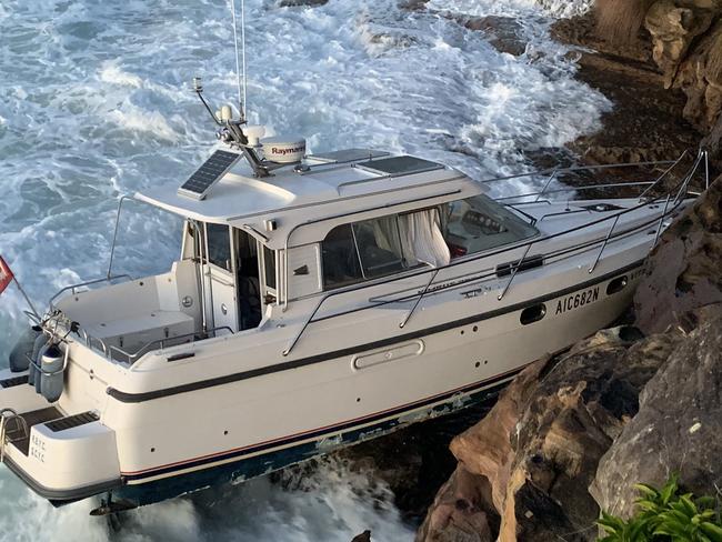 Man dies after boat crashes into rocks at Port Hacking. ,  William Nolan@WillvonstrayaBoat run aground on cliffs in Bundeena, Sydney. More info to come #bundeena #news