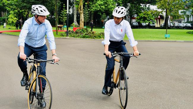 Prime Minister Anthony Albanese with President Joko Widodo.