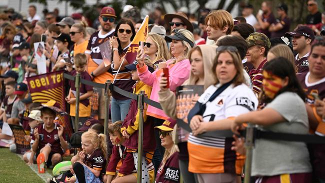 25/9/2023: fans during a Broncos fan training session at the Red Hii, Brisbane. pic: Lyndon Mechielsen/Courier Mail
