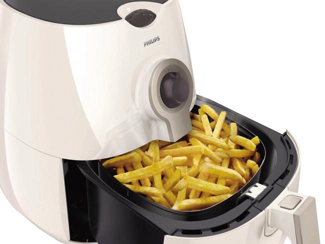 Get 51 per cent off Phillips Essential Air Fryer at Amazon.