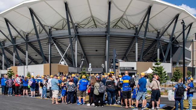 The queues of fans were treated to cheerleaders, stilt walkers and food trucks while they waited. Picture: Monique Harmer