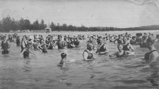 Bathers at Manly in the early 1900s. Photo Northern Beaches Library