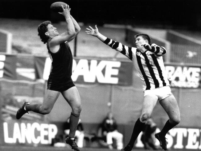 Jakovich marks over Collingwood’s Ron McKeown.